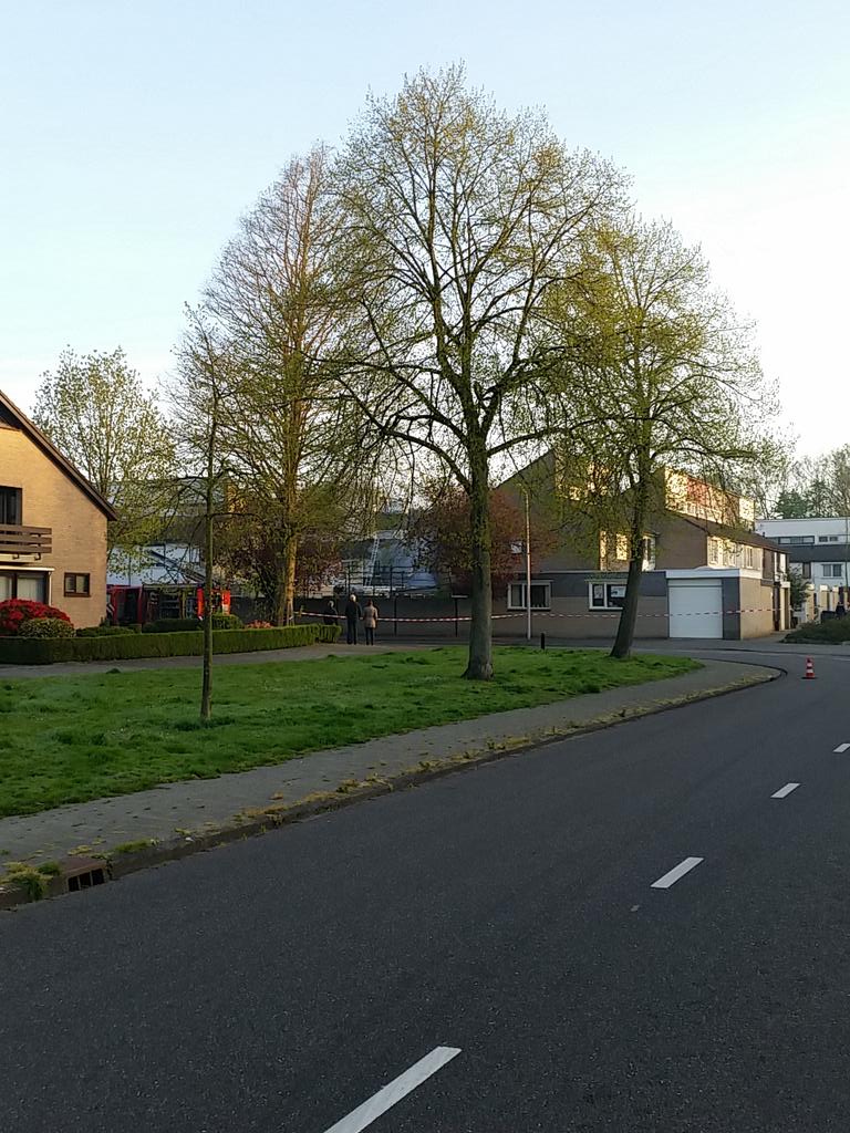 BPFlintdijk's tweet photo. Nablussen begonnen. Buurtpreventie helpt ook hulpdiensten daar waar het kan. http://t.co/jaNn7eUGLU