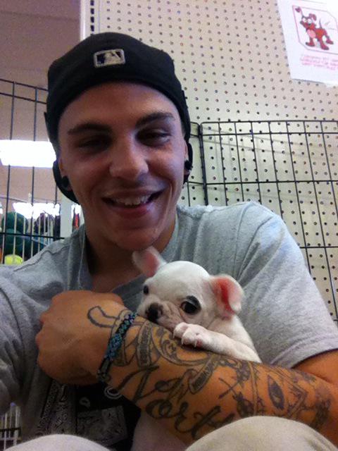KilllaT's tweet photo. I almost stole this puppy last week from Fairwood 😏 http://t.co/VqI00UCKn3