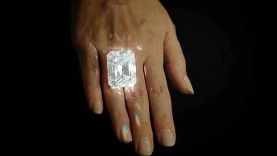 dinathanthi's tweet photo. ரூ.157 கோடிக்கு விலை போகும் 100 காரட் வைரம்
http://t.co/LCbqyj16PL
#MostExpensiveDiamond #Diamond http://t.co/Mc7x2ugFXv