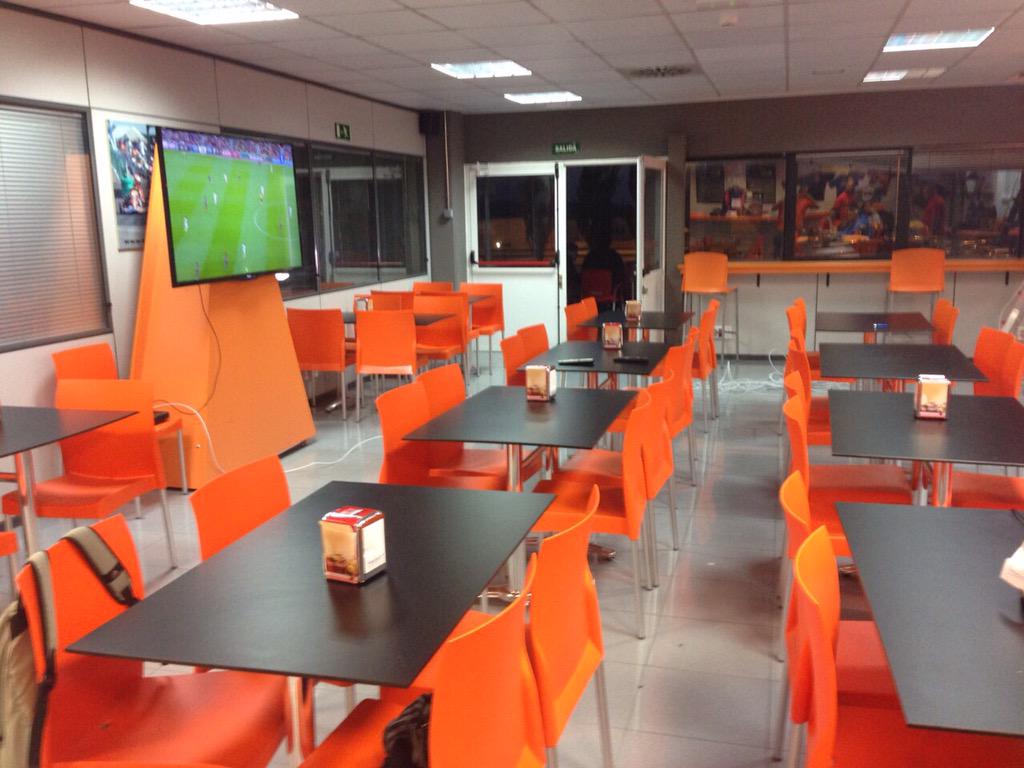 Disfruta hoy del Euroderbi en nuestra nueva pantalla gugante de 60" y tu cubo de tercios!!