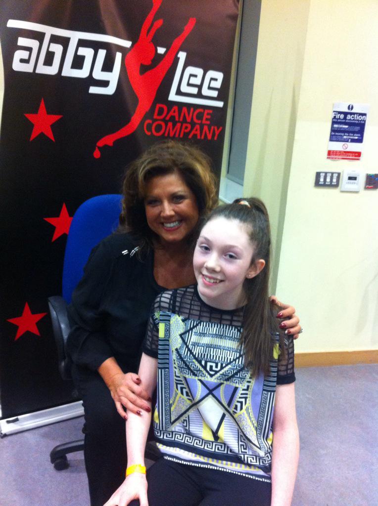 jessmess2000's tweet photo. LOVE YOU MISS ABBY!! COME BACK TO IRELAND SOON😍🍀 @Abby_Lee_Miller http://t.co/C28ExluVr1