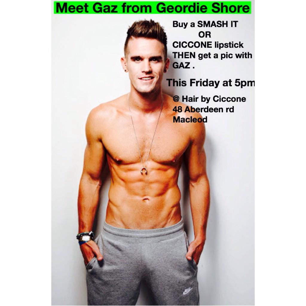 Smashitau's tweet photo. Hey guys,
purchase a @Smashitau or @cicconecosmetic $25 then meet @GazGShore Friday at HAIR BY CICCONE in Macleod 5pm http://t.co/ZFMpftPYiu