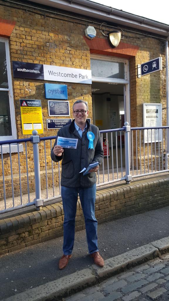 MattHartley100's tweet photo. Leafletting my fellow Westcombe Park commuters. Lots of 'good lucks'. We're a friendly bunch! #SortItSoutheastern http://t.co/Bt4aZZlIwY