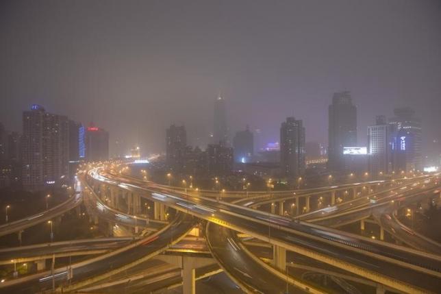 ReutersChina's tweet photo. Smog-hit China aims for environmental stimulus as growth wanes http://t.co/VfD4j6HzJV http://t.co/MibpU1Moi5