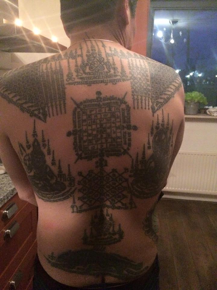 Barber_DTS's tweet photo. Originele THAI Tatttoo met Bunlert Thiangthan http://t.co/5MSsSkwM5n