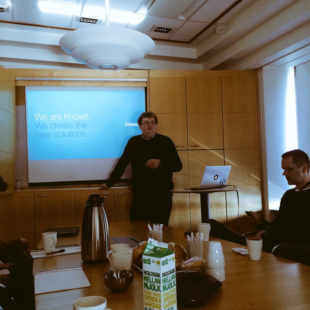 camillaboman's tweet image. Min kollega @Lindstromer snackar Wordpress. Bra start på en onsdag! #knowit #wordpress