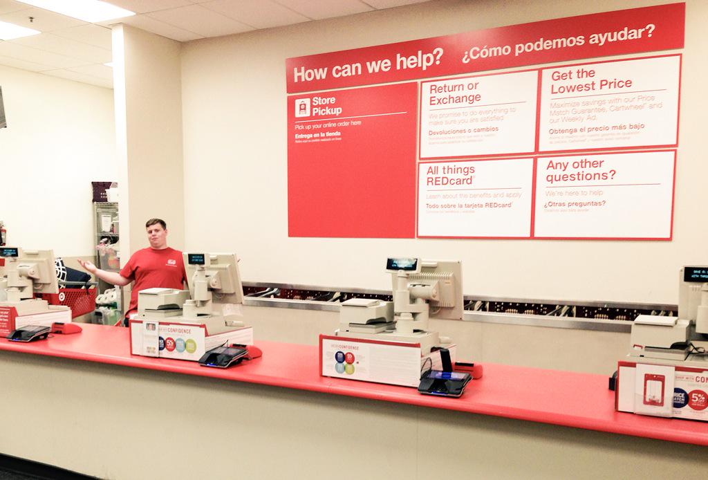 dgomez102591's tweet photo. Great job Austin for keeping the Guest Service desk looking #SuperBrand throughout the night!! #T1328 @ktpeterka1 http://t.co/mLN5mWd9B8