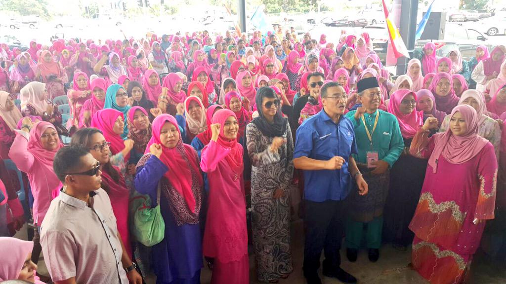 haryatyhamdzah's tweet photo. #PRKRompin 17K Majoriti! @emysamsudin @Pu3UMNOMalaysia @HishammuddinH2O @ZahidaZK @NajibRazak #jenterapu3 #SemutApi http://t.co/lGzJbZqr8X