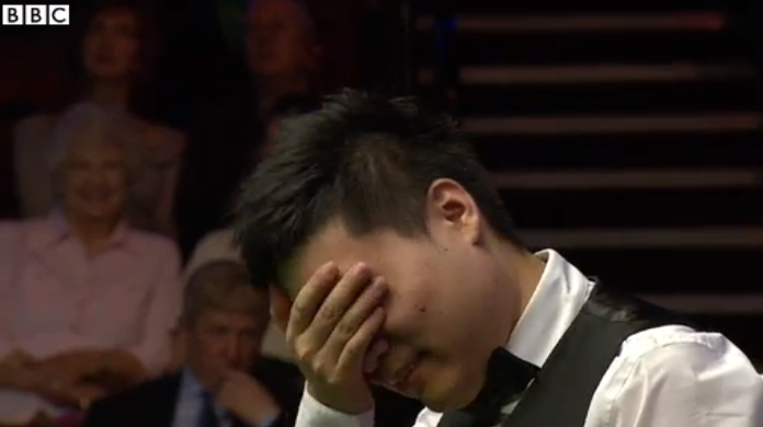 BBCSport's tweet photo. When you forget you're on for a 147...

Watch £30k flash before Ding Junhui's eyes http://t.co/ofdjjgVSz7 #bbcsnooker http://t.co/eW96D2SaqE