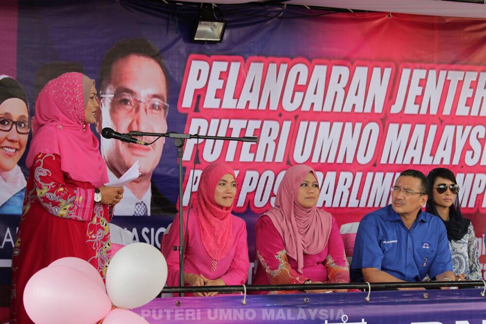 HishammuddinH2O's tweet photo. Siap !! “@haryatyhamdzah: Jentera Pu3 Rompin bersedia!. #PRKRompin #SemutApi H2O @emysamsudin @Pu3UMNOMalaysia http://t.co/IF9lMjNXh1”