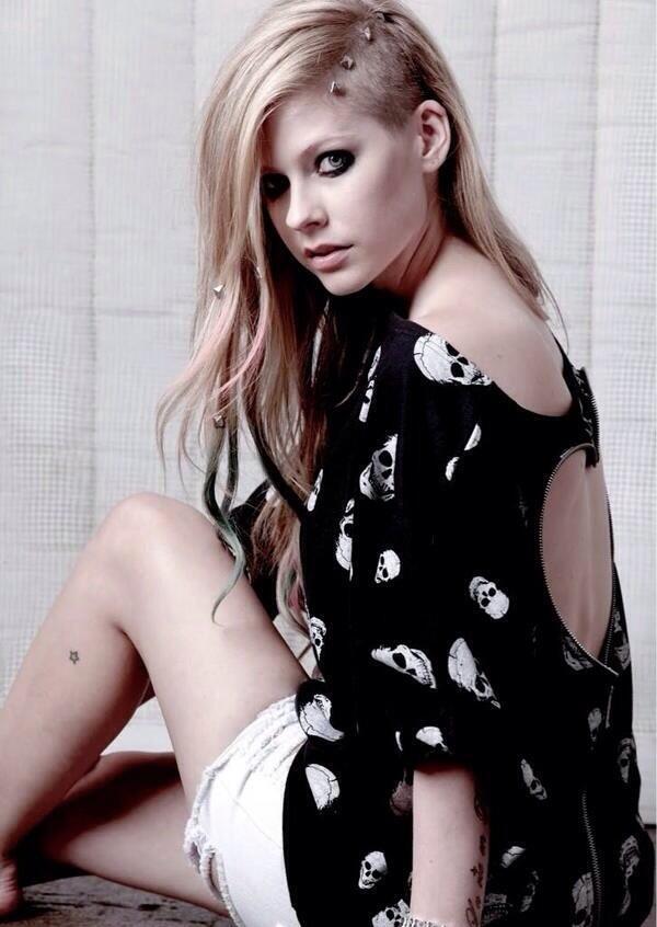 celebepisode's tweet photo. Avril Lavigne
アヴリル ラヴィーン

#海外セレブ
#avril
#好みだったらRT http://t.co/mCMEMoCI0N