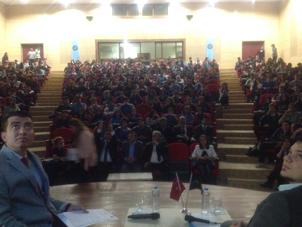 Kilinc_Hatice's tweet photo. Liselilere #Girişimcilik  #Dersi A.Ü. Hukuk Fakültesinde konugumuz #EnderKazan ile gerçekleşiyor Mödrt. @Kenan_Yuce http://t.co/jBMsHLnF9j