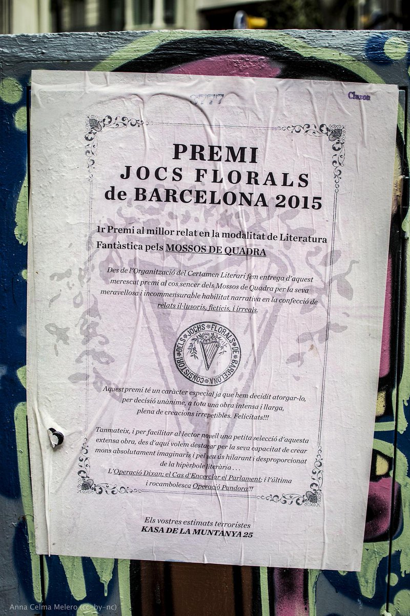 Vist als carrers de Gràcia, 1r Premi Jocs Florals de BCN 2015 pels <a href="/mossoscat/">Mossos</a> bit.ly/1GhiPDp #SantJordi2015