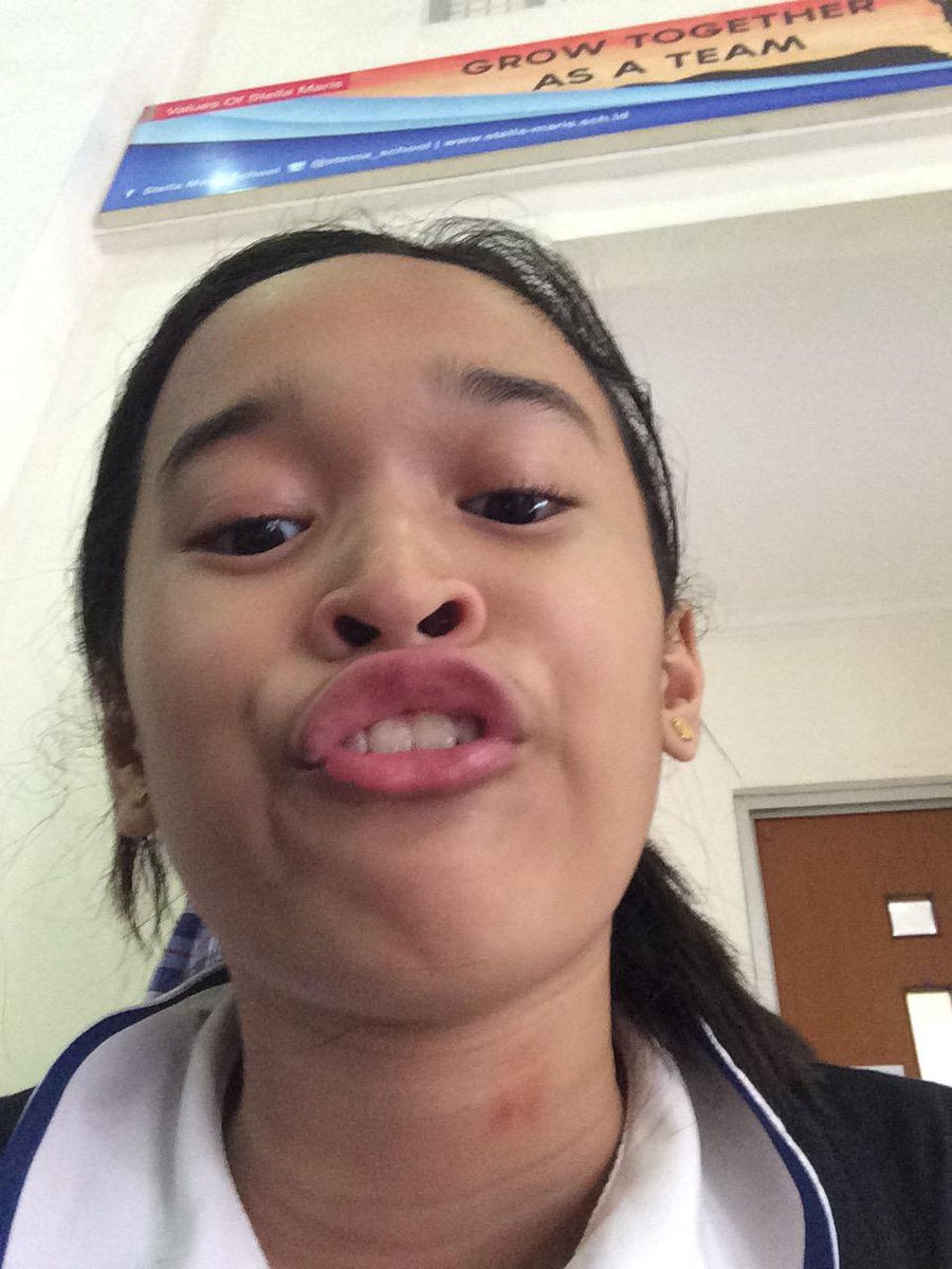 gecrginx's tweet image. My friend is hacking my phone👩🏿👩🏿