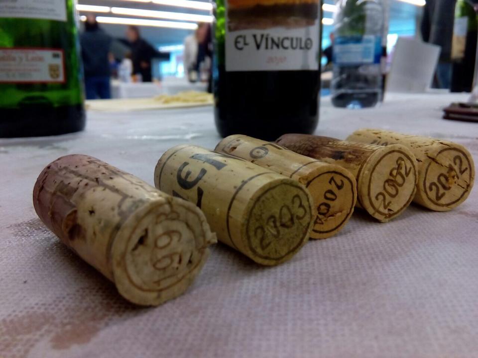BodegasFFR's tweet photo. Descorchando viejas y nuevas glorias de #GrupoPesquera en #almavinos 2015 http://t.co/ghTtudHI3s