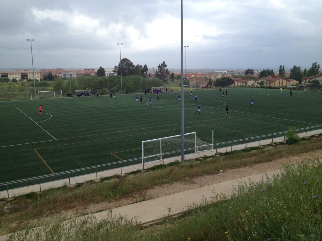 CEUcaceres2015's tweet photo. Comienzan el
@infouex-@UJI_noticias (0-0)
@UEMC-@universidadcjc (0-0) http://t.co/MBT9ZRS9jM