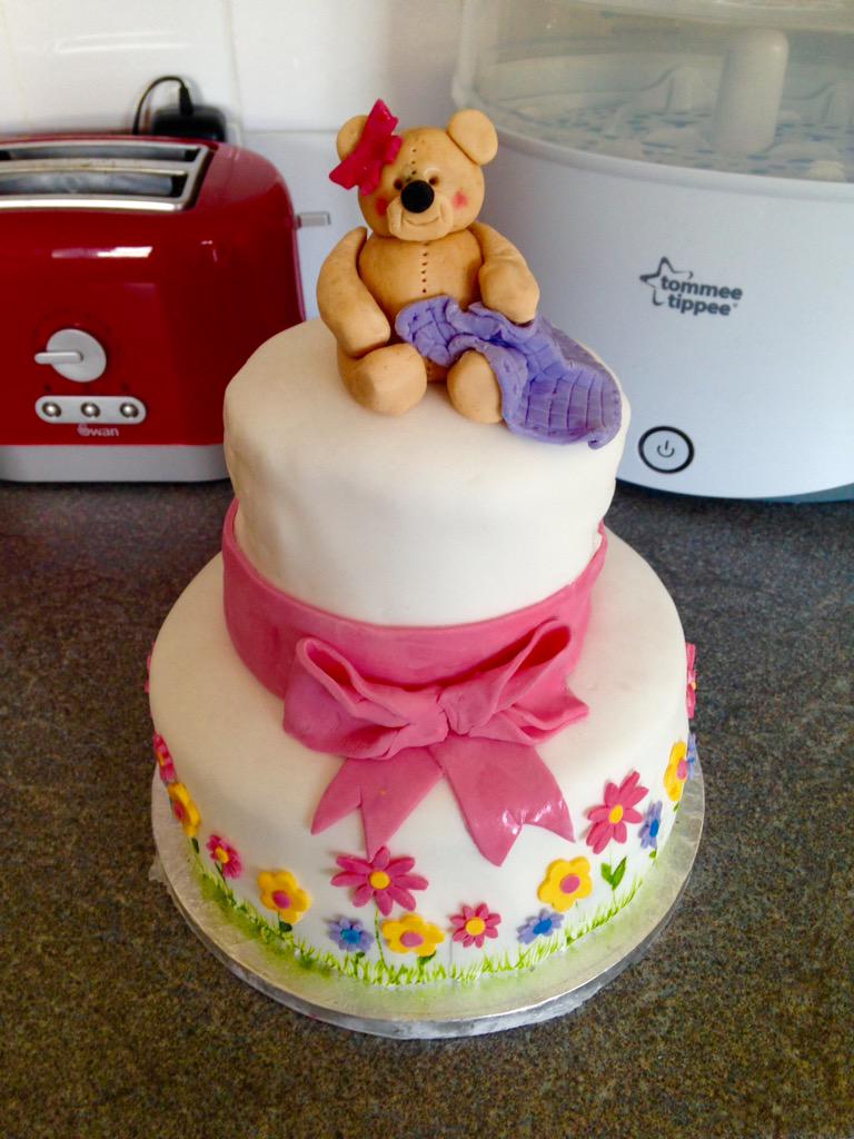 DaisyTrueman's tweet photo. @ITVLorraine made this cake for my friends baby shower!🍼       #LetThemTweetCake http://t.co/bziIyfDDZz
