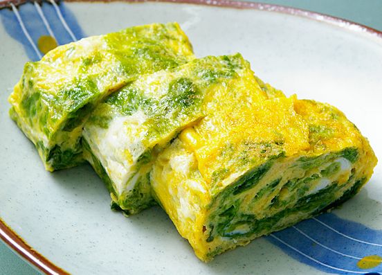 玉子焼きに「あおさ」をたっぷり入れて作りましょう。
彩りも鮮やか、磯の香りが食欲を誘います。お弁当にも。