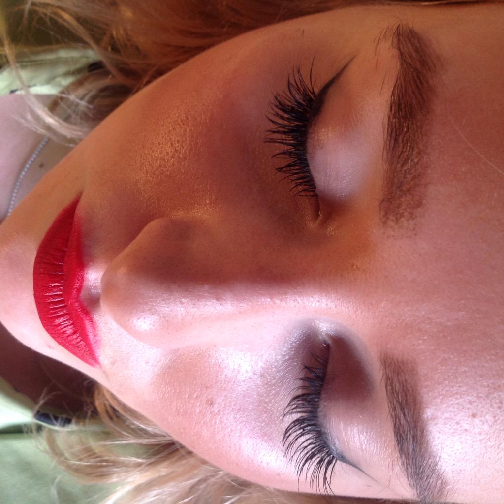 BeautyPenthouse's tweet photo. OFFER set of lash perfect lashes £50 til  30/4/15 saving £15 or lashes and HD Brows for £65 saving £20 01295 278910 http://t.co/Pvq9w3CORC