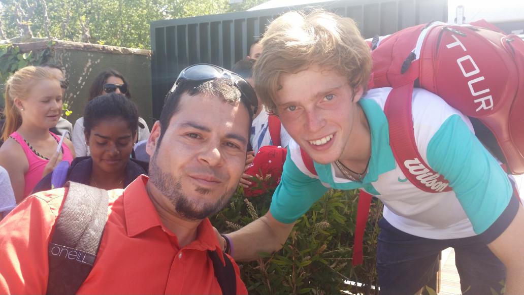 ncc_cortes's tweet photo. Con @mario_trivi @Sergiruizsanch @AndreyRublev97  en el #bcnopenbs #tennis #torneogodo #bcn
Un gran día! http://t.co/SIwwx7FJ4O