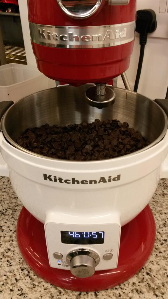 paul_a_young's tweet photo. New heated @KitchenAidUSA bowl now in use in our soho kitchen. Perfect tempering. #chocolate #kitchenaiduk http://t.co/vkDKNEv30b