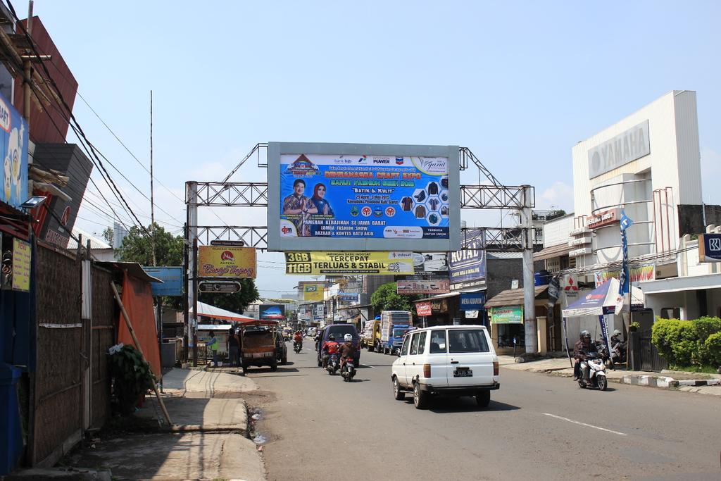 dekranasdagarut's tweet photo. Dekranasda Craft Expo 29 April-3Mei 2015 di Pendopo Garut @GarutSuperBlock @PemdaGarut @infogarut @infogarsela http://t.co/7uewaWTKZ6