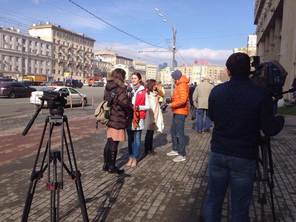 gl9mayru's tweet photo. Aкция "Георгиевская ленточка" стартовала в Москве и других городах России! #ГЛ2015 #ВеликаяПобеда #70лет #ВолонтерСО http://t.co/xasD7sWnqP