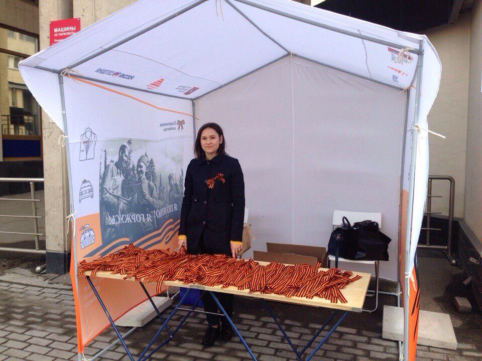 gl9mayru's tweet photo. Aкция "Георгиевская ленточка" стартовала в Москве и других городах России! #ГЛ2015 #ВеликаяПобеда #70лет #ВолонтерСО http://t.co/xasD7sWnqP