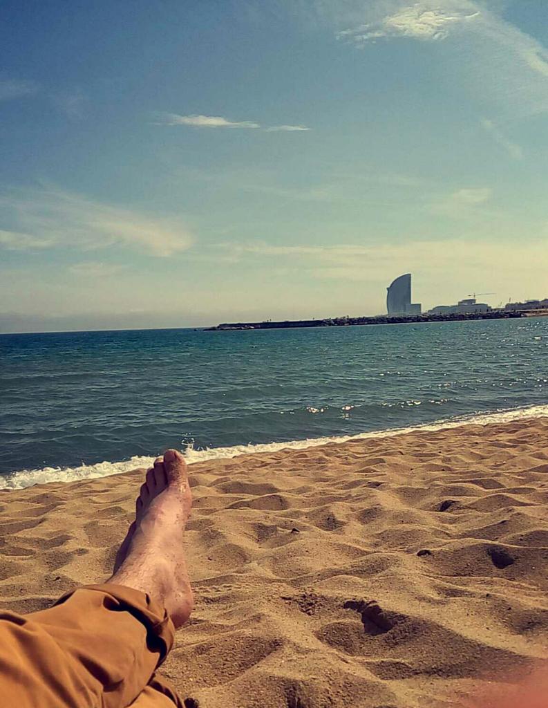 TomBerteau's tweet photo. Busy Day in #Barcelona with a #beautiful #view of @W_Barcelona ! #sunnyday http://t.co/fnti1UXdiX