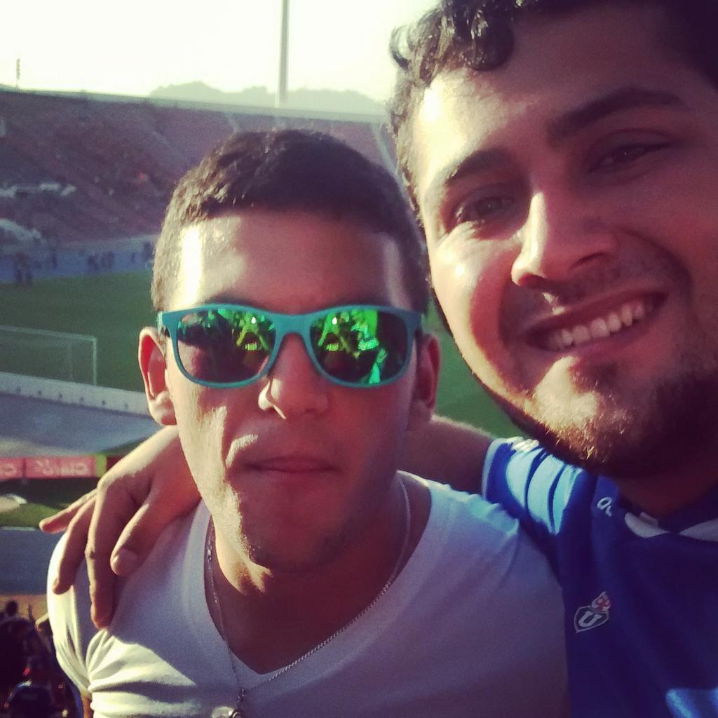 BaironBes's tweet photo. #melevantoconmega  una tarde azul con Isaac diaz  empezando el día con lo mejor http://t.co/0OARKh6nF9