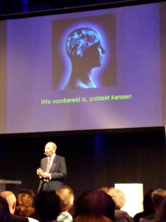 RBbml's tweet photo. Professor #Gaspersz:" nieuwsgierigheid is erg belangrijk binnen een team". #ict #poraad " creëer die mindset. http://t.co/QnO4Sqk75a