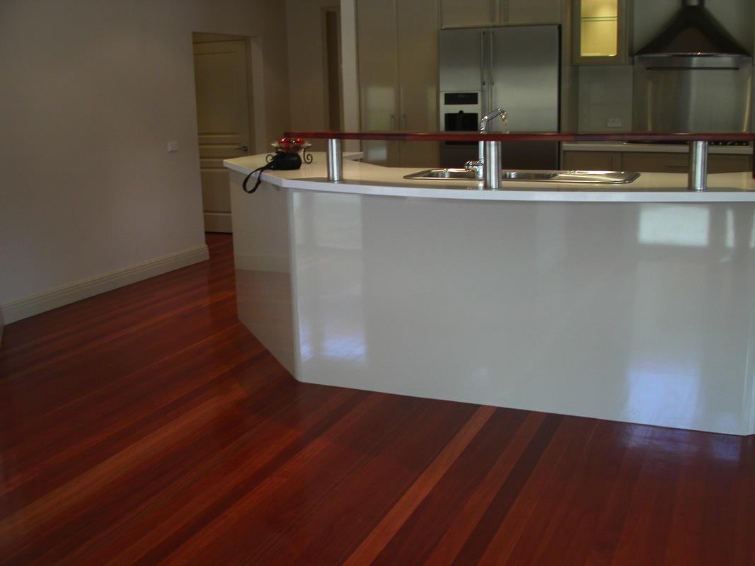 Mirrorfloor's tweet photo. Many floor materials are polish, like wood, cork, particleboard, and generally parquet. http://t.co/akYlpMBJSK