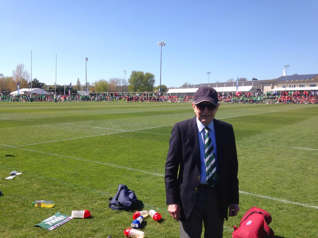 surfc_official's tweet photo. This man protecting the HoP #House #of #pain http://t.co/P13a4NOo4s