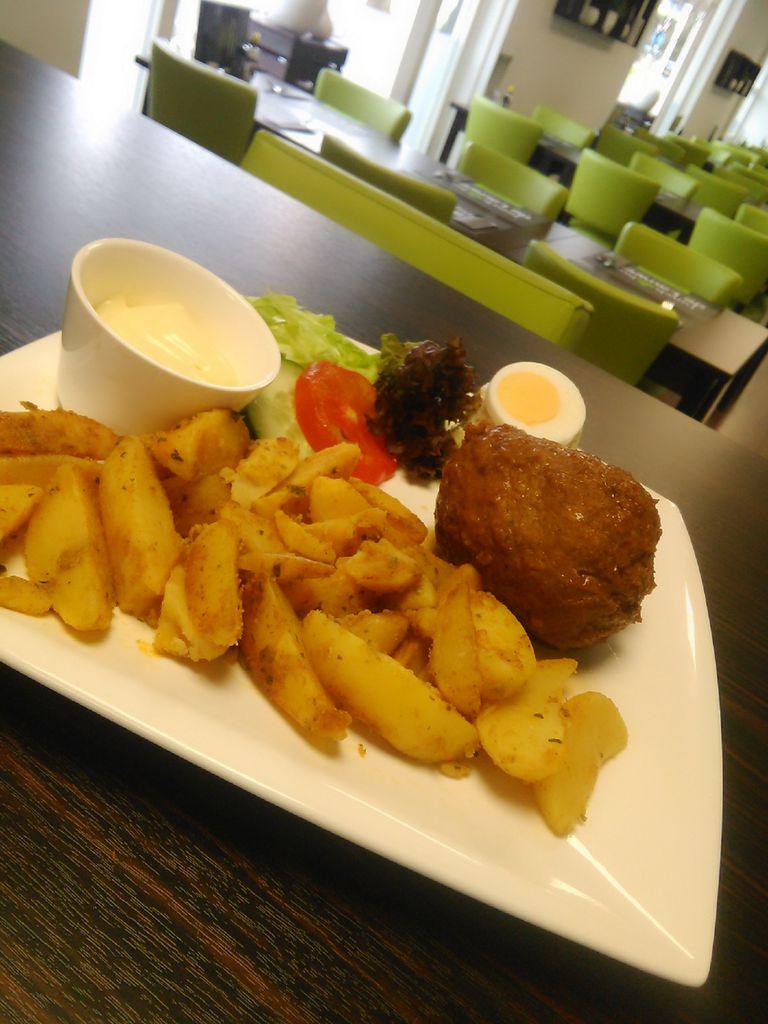 Diverse plates al vanaf €7,50 ! Nieuwsgierig? Bekijk dan eens onze menukaarten op lunchhuisdelauwers.nl