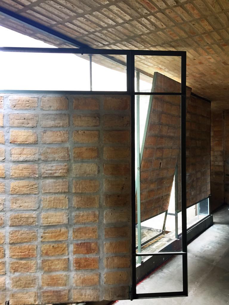 Casa habitación Solano Benítez y Sergio Fanego Asunción Paraguay donde el  ladrillo es el material en dif condiciones