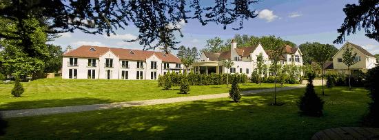 LateRooms's tweet photo. RT &amp; Follow to #WIN a stay in this country 4* hotel: http://t.co/iIfq5UFTGE
 #FreeStayFriday #Competition. Winner @ 4 http://t.co/EW0yO5gxXv