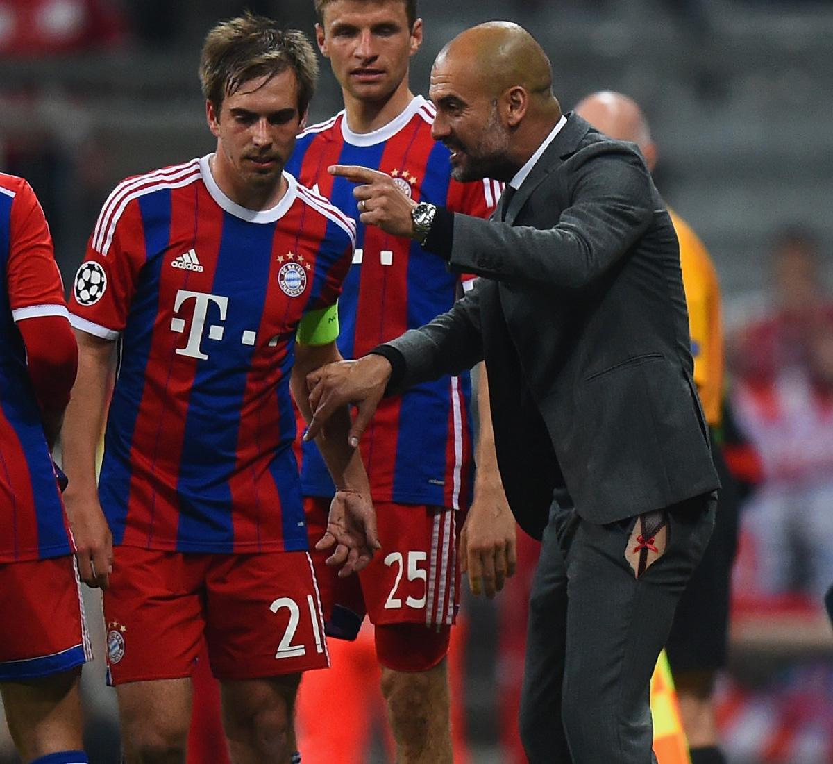 spankrags's tweet photo. What TV didn't show us! You need to look a little bit closer… #ChampionsLeague #BayernPorto #FCBFCP #guardiola http://t.co/qqCLClV62P