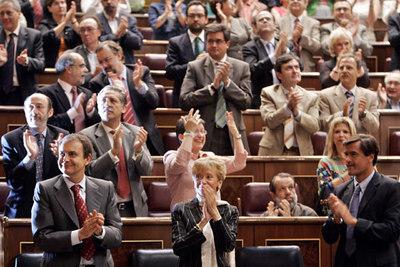 PSOEDurcal's tweet photo. Hace 10 años q muchas personas pueden casarse si lo desean. 10 años-ley de matrimonio homosexual ZP.  #NosUneDurcal http://t.co/NmhmtZ2Q0c