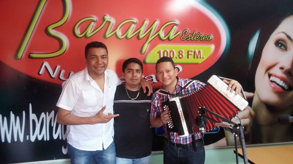 BarayaEstereo's tweet photo. VISITA @Jrsantiago7 EX-VOCALISTA BINOMIO DE ORO EN @BarayaEstereo  #BARAYAHUILA  @luisalfredoram7  @HERMESTAFURAVIL http://t.co/IWXibB5HIC