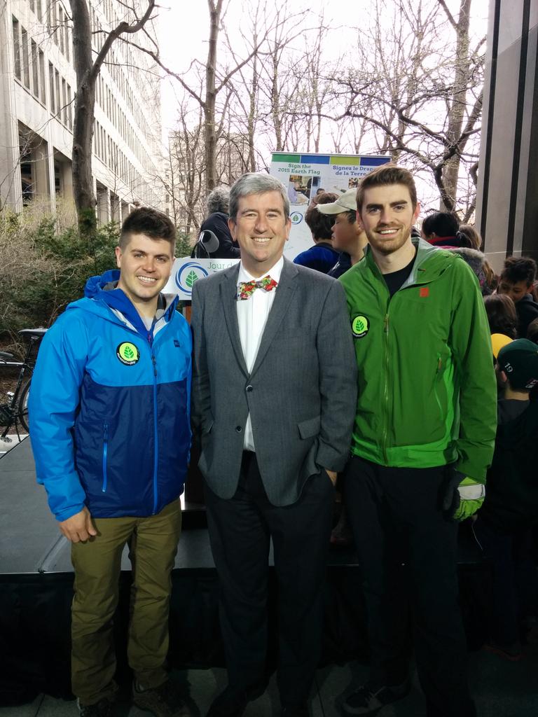 Glen4Climate's tweet photo. Thanks to @thewaterbros for joining us in making #EarthDayEveryDay for #onclimate http://t.co/MPThnk9egA