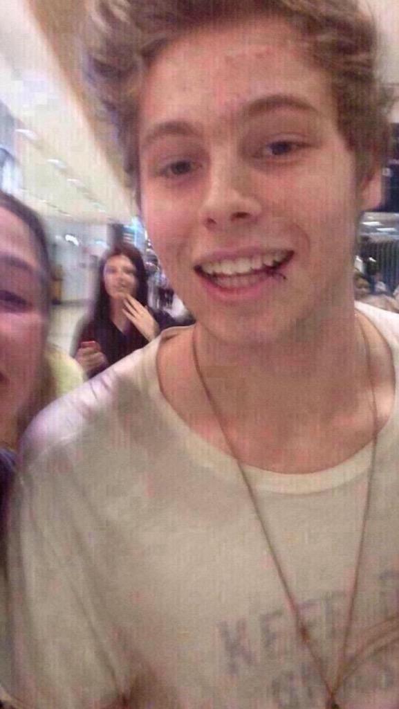 boopyblonde's tweet photo. let your timelines and eyes be blessed with acne luke http://t.co/oXMIRB1YMD