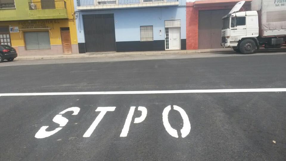 EugeniAlemany's tweet photo. Un aplaudiment per a este figura. Ja ho han areglat. 👏👏👏 http://t.co/ew3RprQJNi