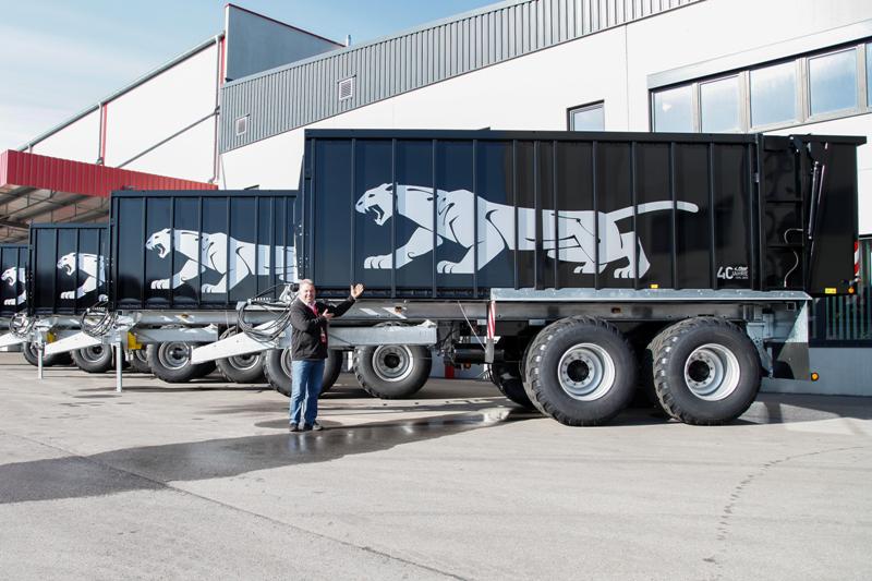 SercoLandtech's tweet photo. 40 Jahre Fliegl - 40 ASW Panther im Spezial-Look. Der letzte der 40 Stück wird an der Agritechnica versteigert. http://t.co/LoUfSCKY66