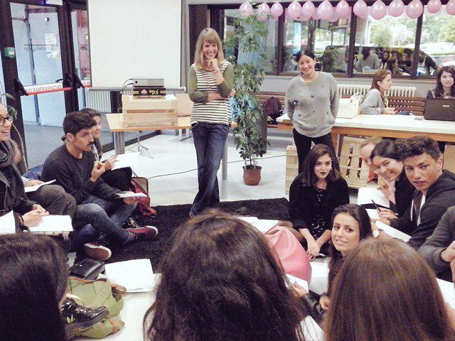 Paloma de la agencia Barrabés activando vuestra cabecita. #VotaDemente #fcsc