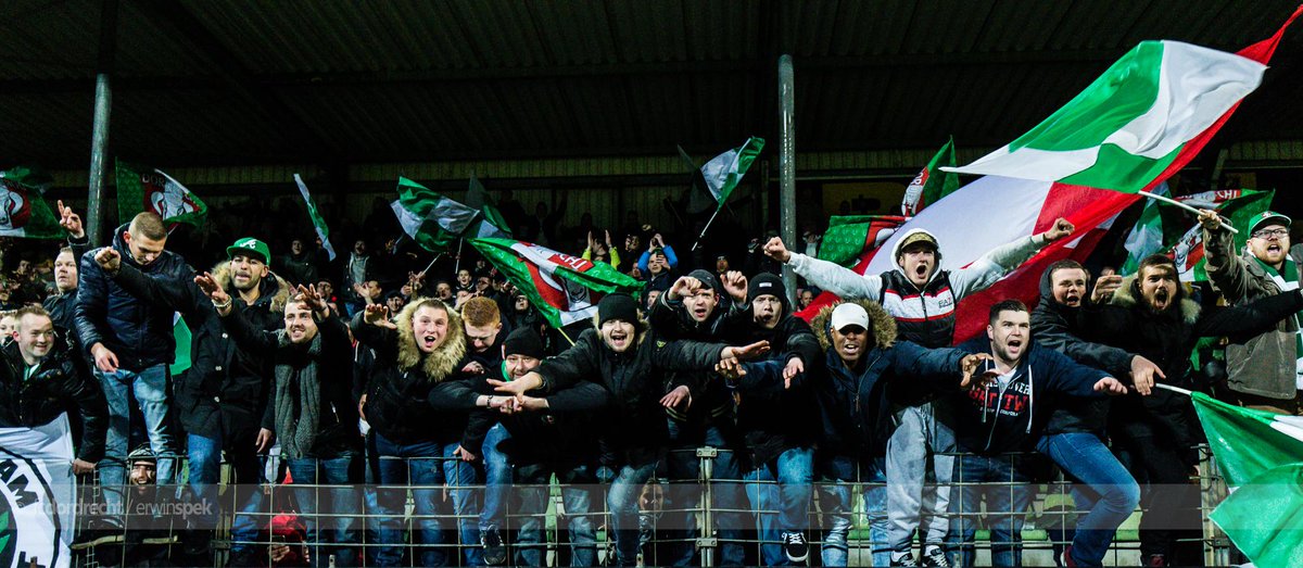 fcdordrechtnl's tweet photo. Omdat je FC Dordrecht volgend seizoen niet meer in FIFA terugziet. Kan je je handen gebruiken om te juichen. http://t.co/OPUeP9sYI0