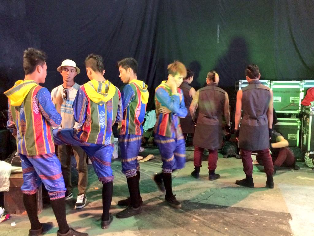 TV5manila's tweet photo. Konting pasilip sa paghahanda ng mga Group Grand Finalists! Watch the ultimate battle this Sunday, 8pm sa #MoveItTV5 http://t.co/YRQJen3tDw