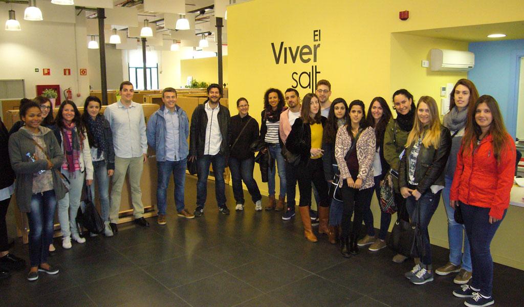 Gironanoticies's tweet photo. Estudiants del grau de Turisme Cultural de la Universitat de Girona visiten el ViverSalt http://t.co/Qan7z1eE8n #Salt http://t.co/yuZv6FvOvW
