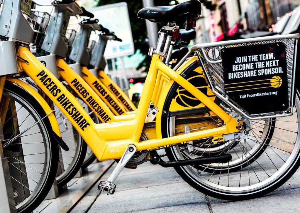 IU_Health's tweet photo. TELL EVERYONE! Free rides today! Use a card @PacersBikeshare for $0. Charges apply over 30 mins. #IUHealthFreeRides http://t.co/Zw8ndRhT8w