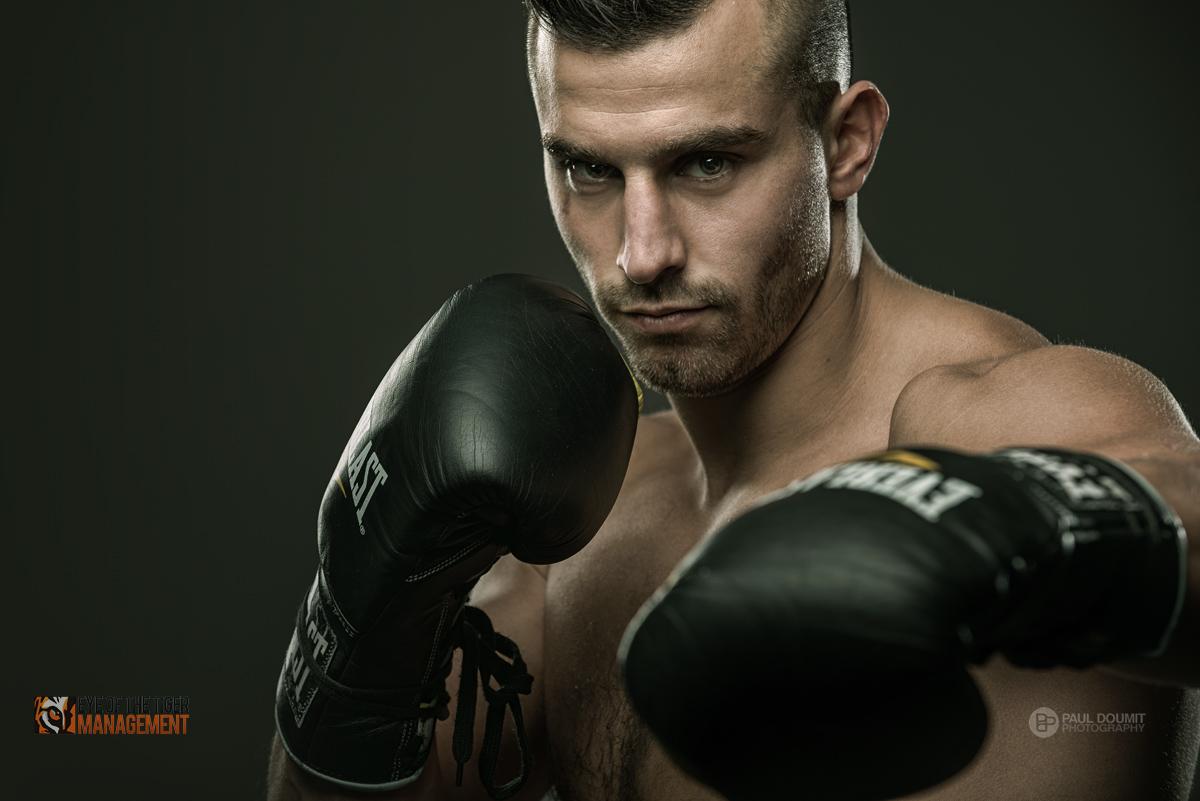 eottm_boxing's tweet image. N'Dam sent the signed contract to face @lemieuxboxing. Hot boxing summer! Contrat signé reçu de la part de N'Dam!