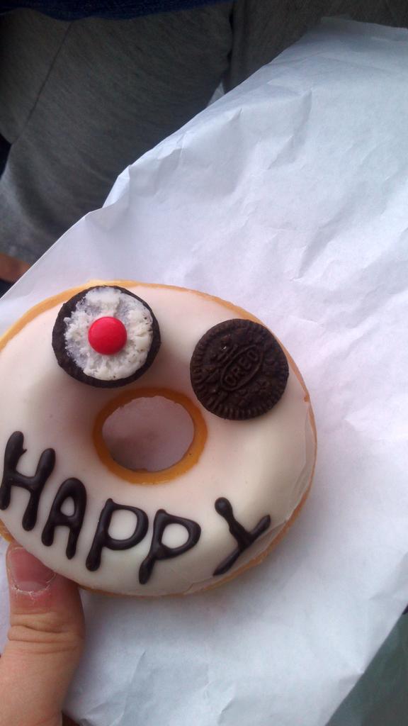 amaiallorens's tweet photo. Detallitos que te trae la más mejor @IruneMendez 🍩😍👌🙌❤ http://t.co/i1vy07A9i9